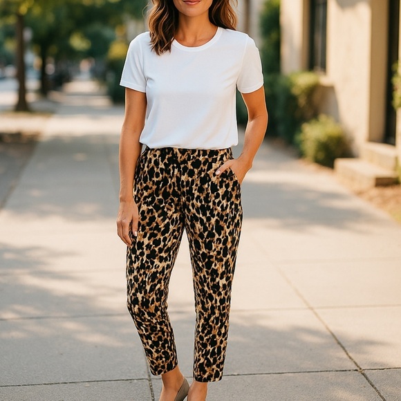 St John. Animal Print Ankle Length Pant, in Excellent Pre Loved Condition - Picture 1 of 7